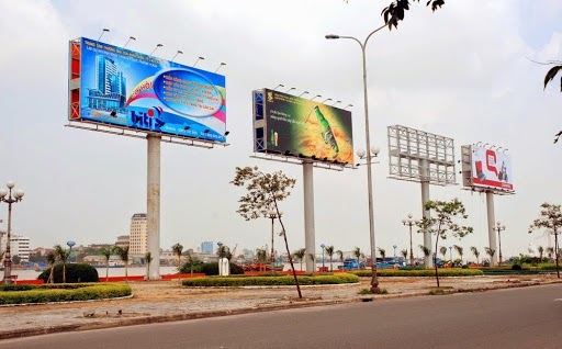 Các biển quảng cáo ngoài trời cũng là một trong các kênh Marketing Offline hiệu quả